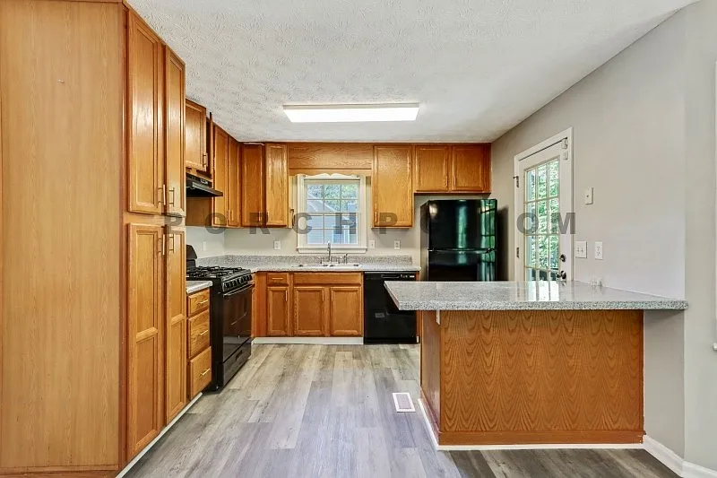 3 bed, 2.0 bath, 1426 sqft, $1,849 — Photo 3