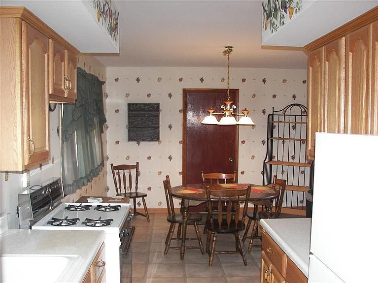 2nd image of 210 Grandview Ave