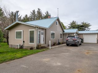 210 13th St SE, Bandon, OR 97411