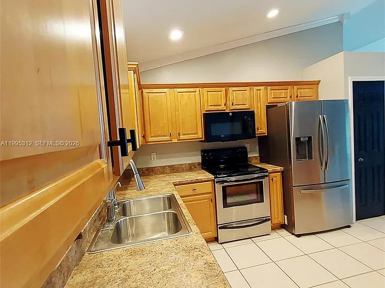 4031 Santa Barbara Dr — Photo 14