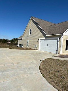 3rd image of 141 NW Blue Oak Way