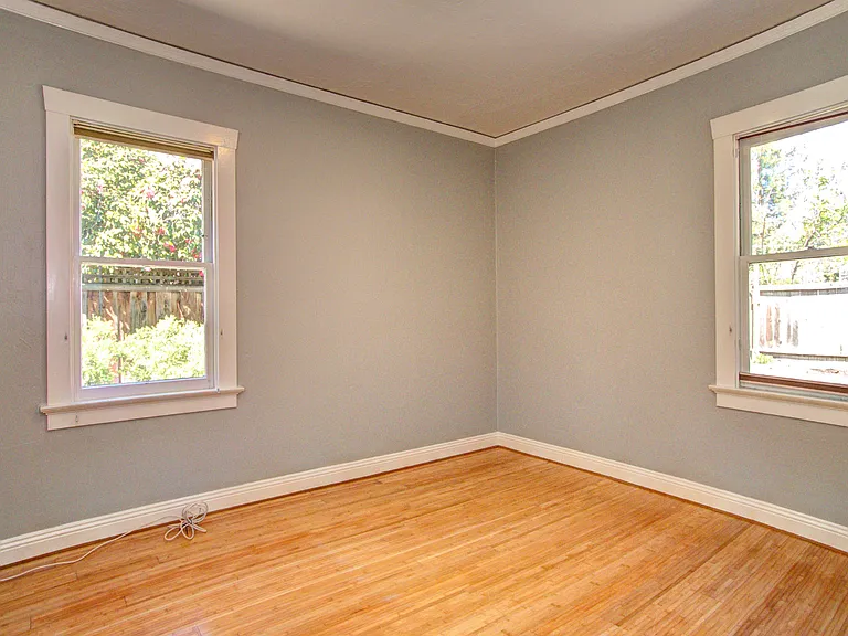 325 Middlefield Rd — Photo 10