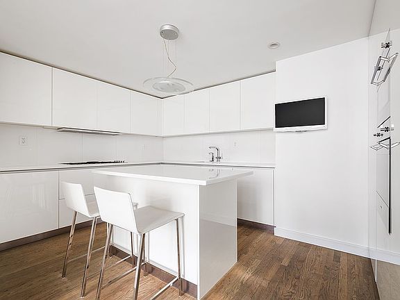 3rd image of 125 E 12th St APT 1B