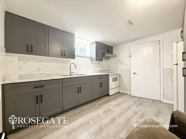 1058 Midland Ave #2A — Photo 2