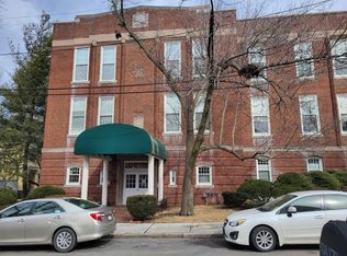 35 Walden St APT 3B, Cambridge, MA 02140