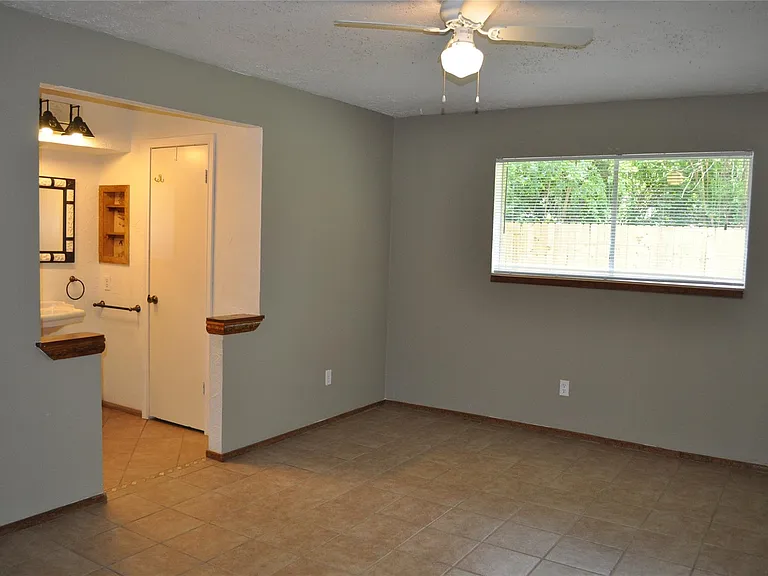 22411 Merrymount Dr — Photo 12