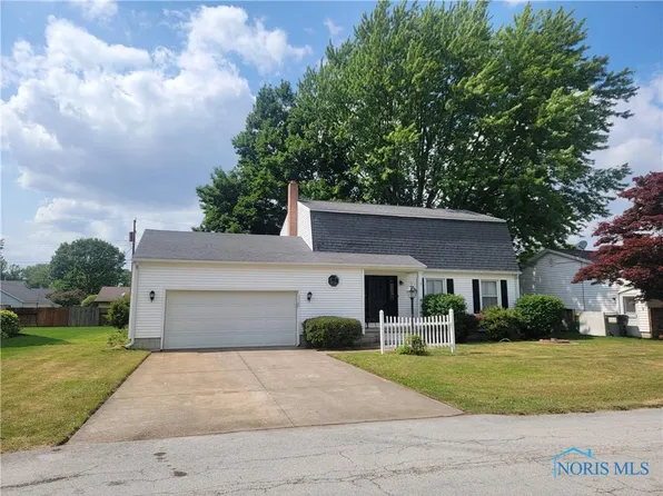 2022 Roselawn Dr, Fremont, OH 43420