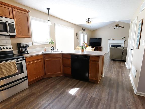 5th image of 517 Thames Cir