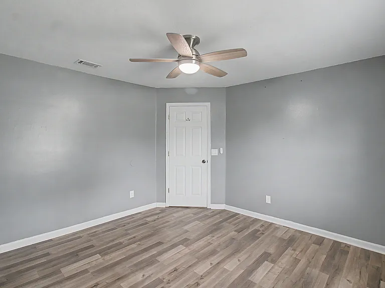 1651 Latham Ct — Photo 24