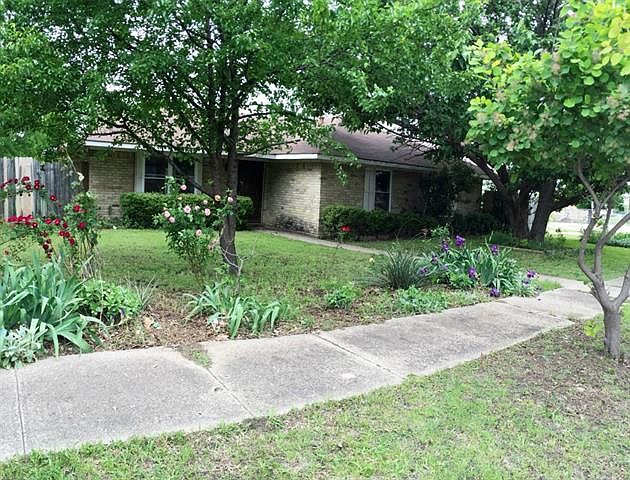 1st image of 800 Easter Dr