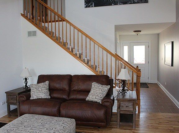 4th image of 852 Gramercy Turn Unit 1