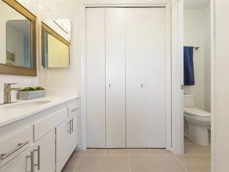 Master bedroom bathroom