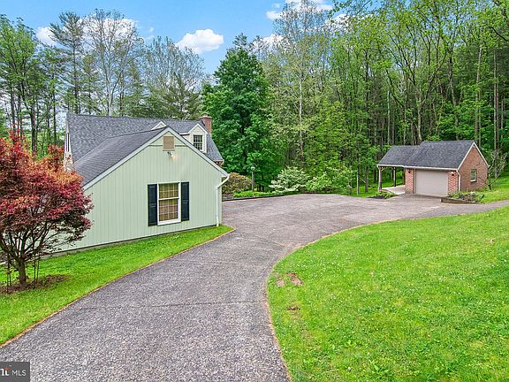 3rd image of 4517 Rosemary Way