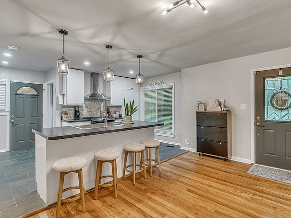 5th image of 5109 Indianola Ave