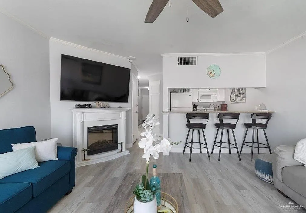 1 bed, 2.0 bath, 781 sqft, $3,000 — Photo 3