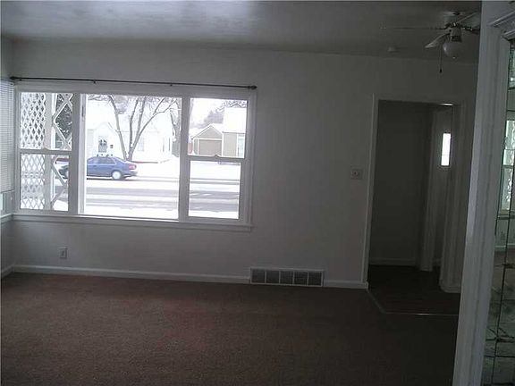 3rd image of 817 Broadwater Ave