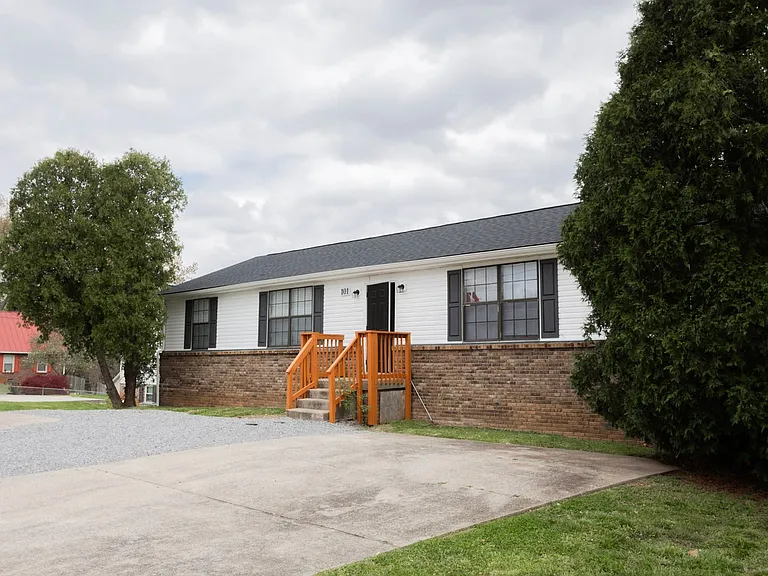 101 Bennett Dr — Photo 3
