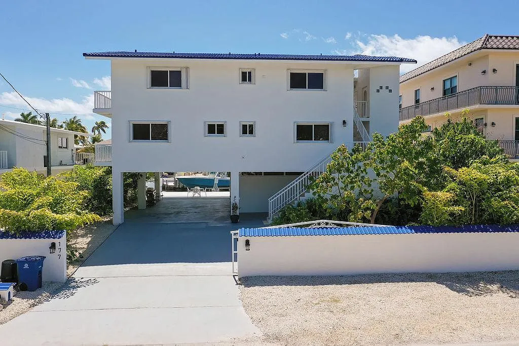 5 bed, 4.0 bath, 3362 sqft, $9,500 — Photo 4