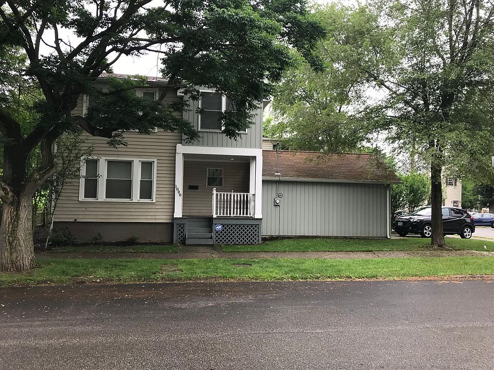 Charming home with attached garage!!!