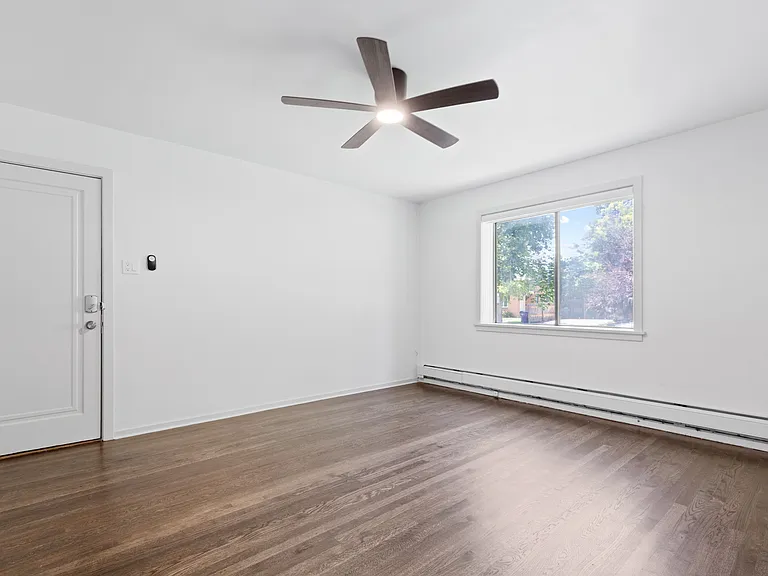 Clermont Apartments — Photo 33