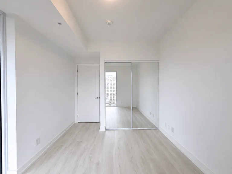 75 James St S #824-921 — Photo 10