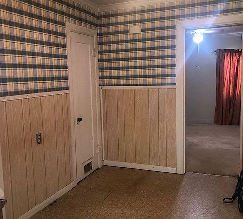 4th image of 907 S Porter St