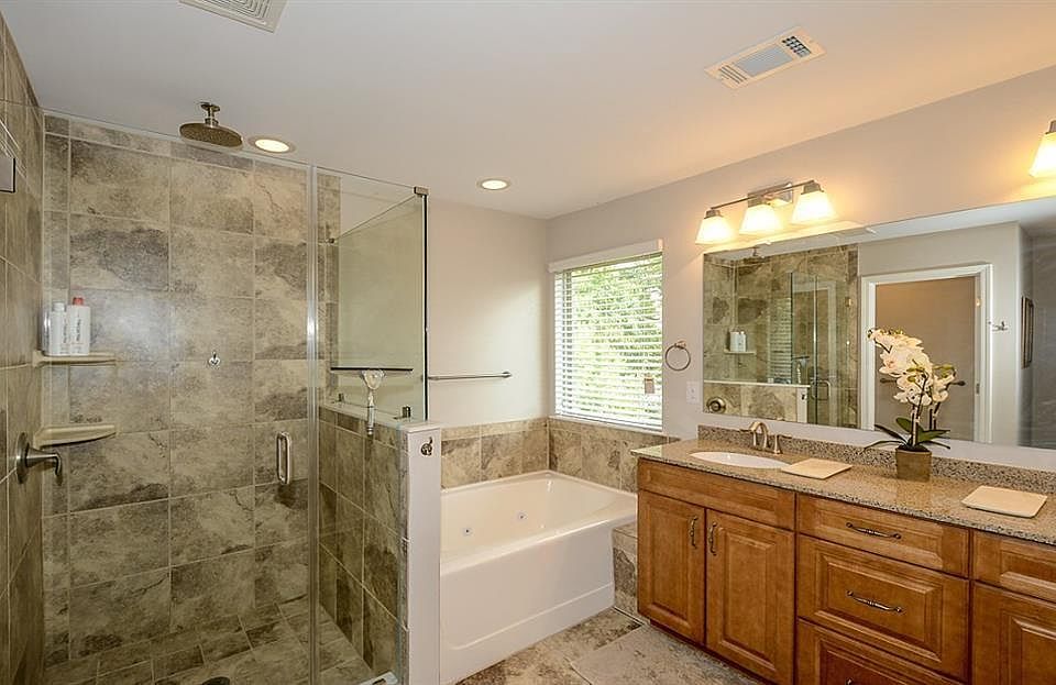 2nd image of 1621 Trailview Way