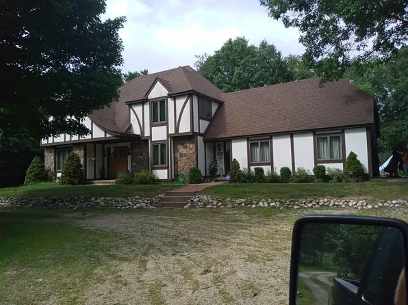 8155 Shadybrook Dr SE, Ada, MI 49301