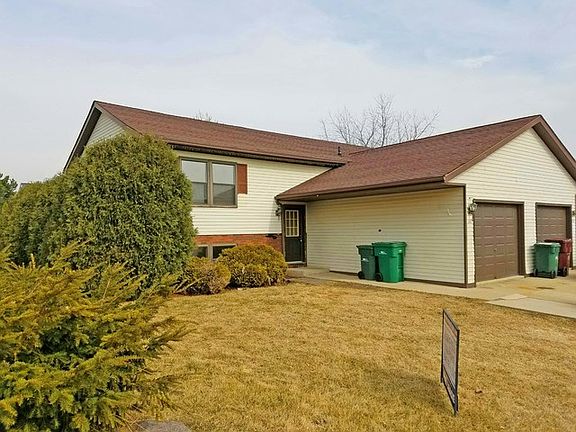 3rd image of 636 Oriole Ct
