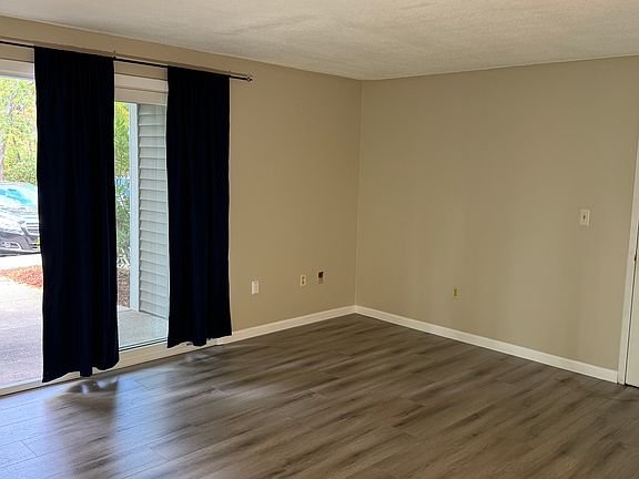 3rd image of 50 Silver Hill Ln