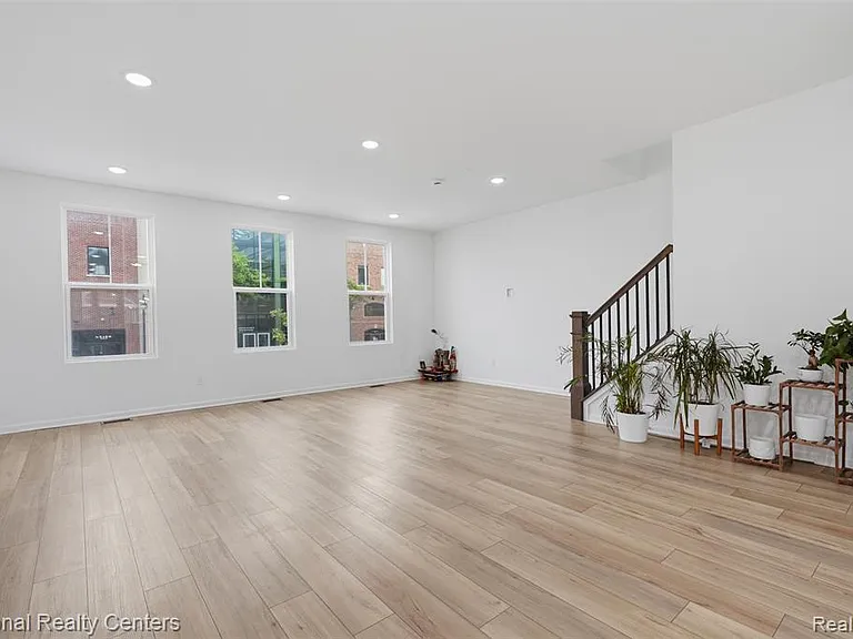 43034 Atwood Ave — Photo 5