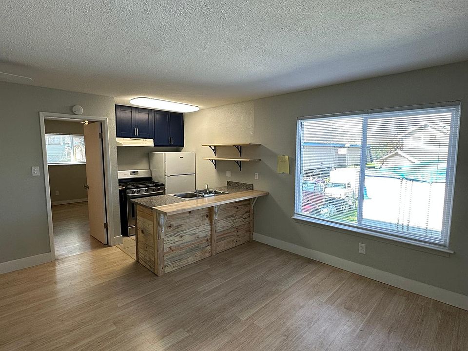 1st image of 129 W Poplar St #11