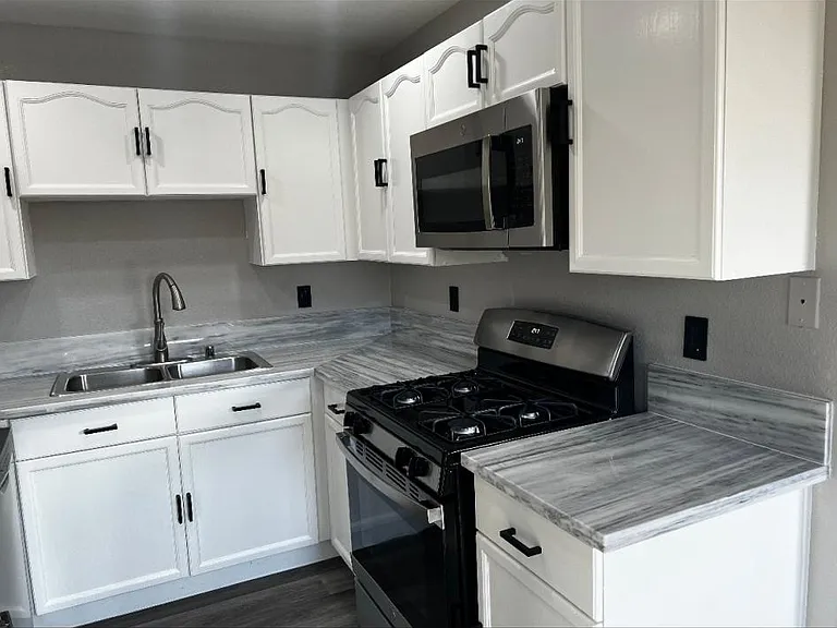 300 Amber Pine St #207 — Photo 7