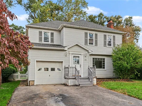 162 Simpson Rd, Rochester, NY 14617