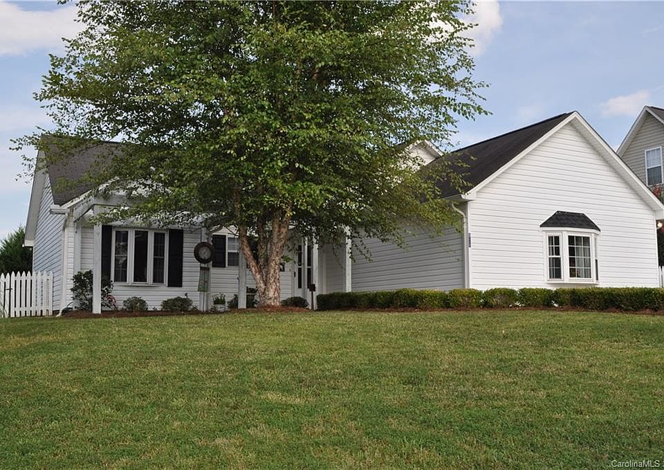 1st image of 954 Faye St #34