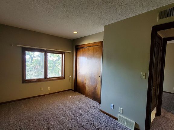 3rd image of 6510 Holdrege St #4