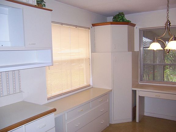 4th image of 215 Mindy Ave