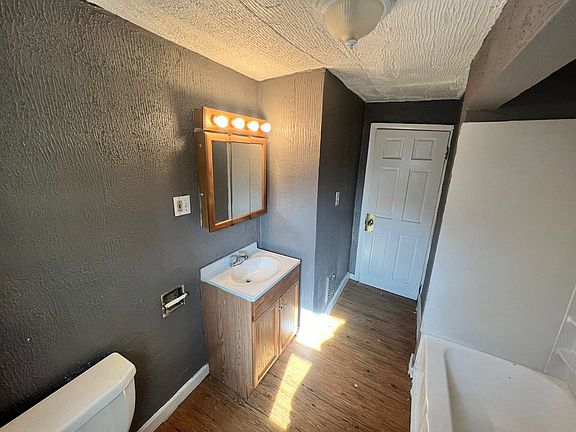 5th image of 3318 E 128th St
