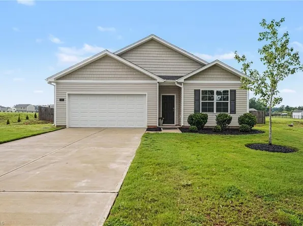 620 Hickory Point Dr, Lexington, NC 27292