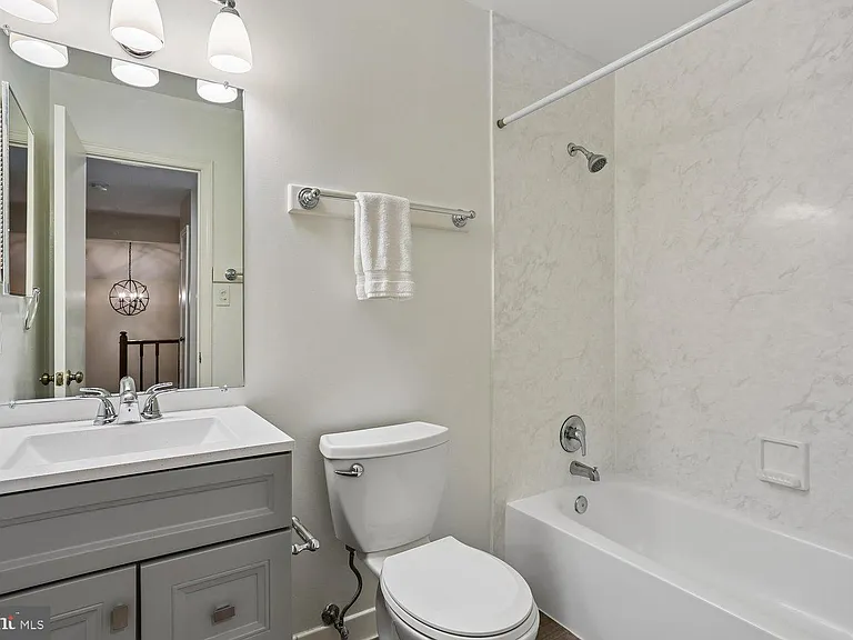 7561 Heatherton Ln — Photo 25