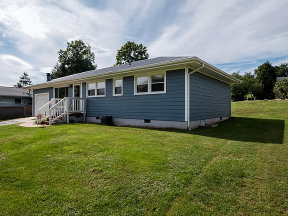 2nd image of 3313 Sunset Dr