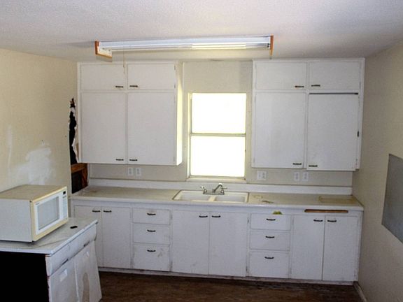 5th image of 216 W Plum Ave