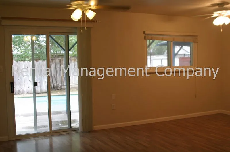 3 bed, 2.0 bath, 1631 sqft, $2,495 — Photo 3