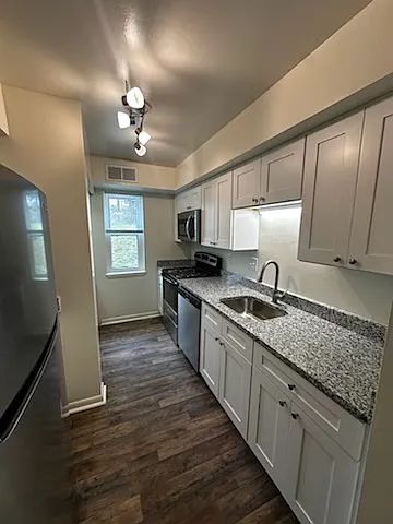 Foxcroft Village Apartments — Photo 2