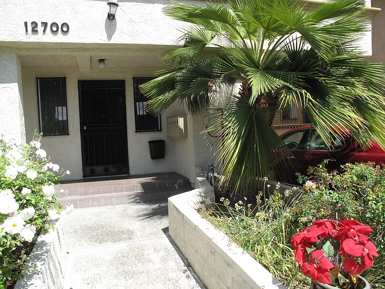 12700 Kornblum Ave — Photo 3