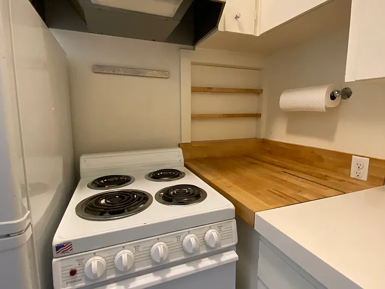 2523 Leavenworth St — Photo 17