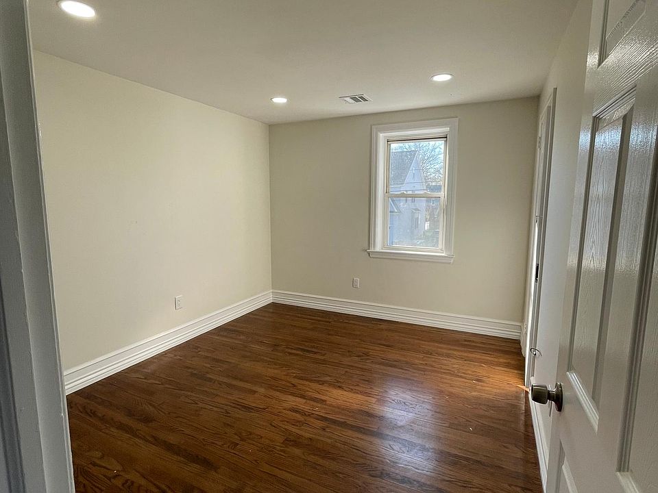 2nd image of 421 Flanders Ave Floor 2
