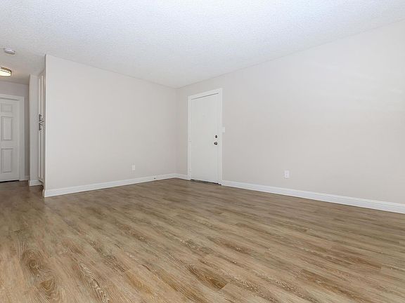 4th image of 945 Hollister St APT 5