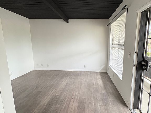 4th image of 12515 Saticoy St APT 8