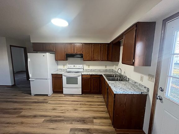 2nd image of 430 6th St #430